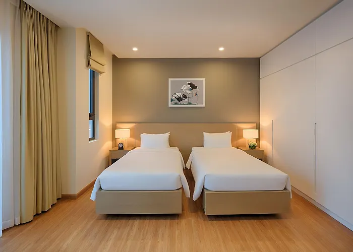 Royal Lotus & Khu nghỉ mát 4*