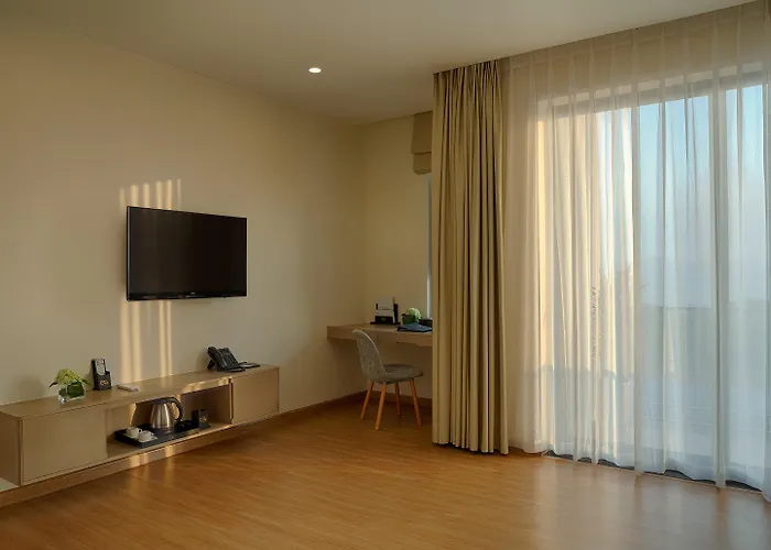 Royal Lotus & Khu nghỉ mát 4*