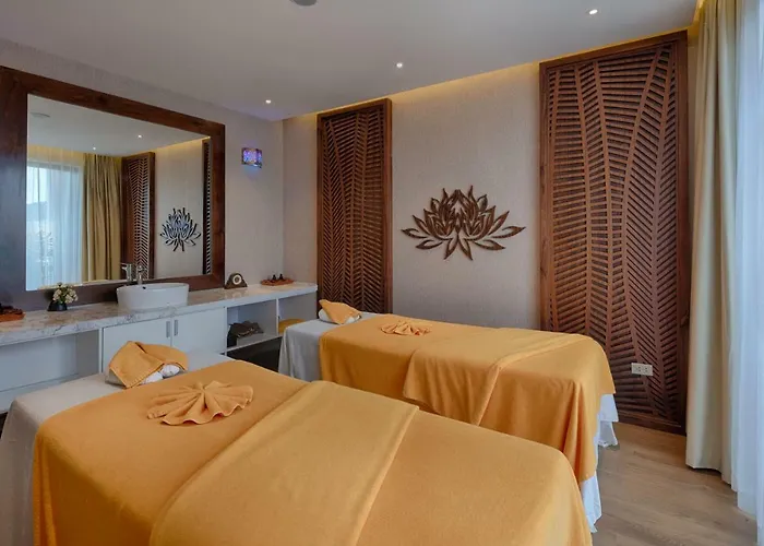Khu nghỉ mát Royal Lotus &