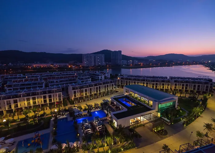 Khu nghỉ mát Royal Lotus & 4*