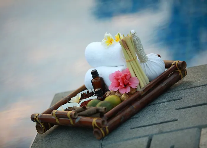 Royal Lotus & Khu nghỉ mát Hạ Long