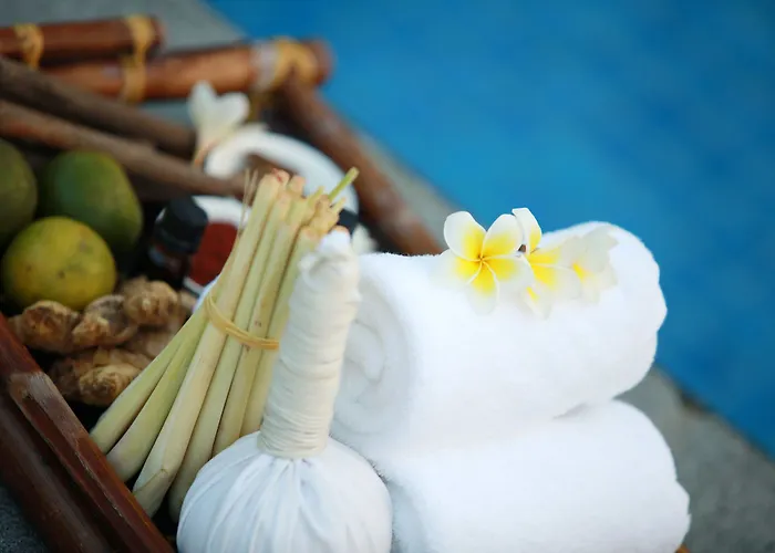 Royal Lotus & Khu nghỉ mát Hạ Long