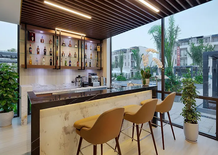 Royal Lotus & Khu nghỉ mát 4*
