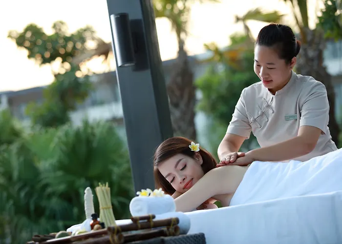 Royal Lotus & Khu nghỉ mát Hạ Long